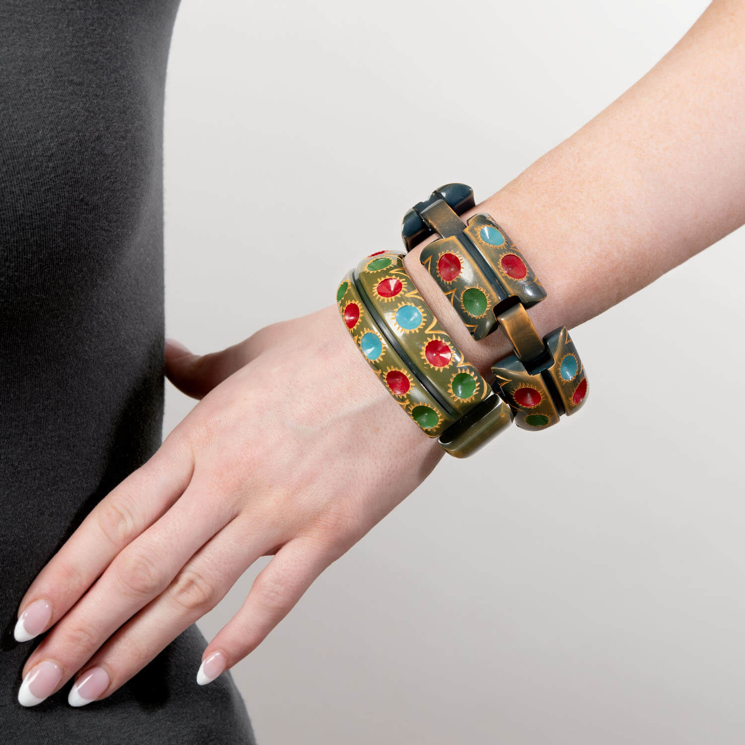 Retro Bakelite Carved Clamper and Link Bracelet Set