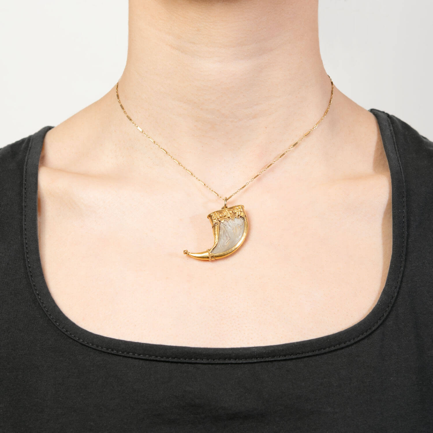 Victorian 20k Tiger Claw Pendant