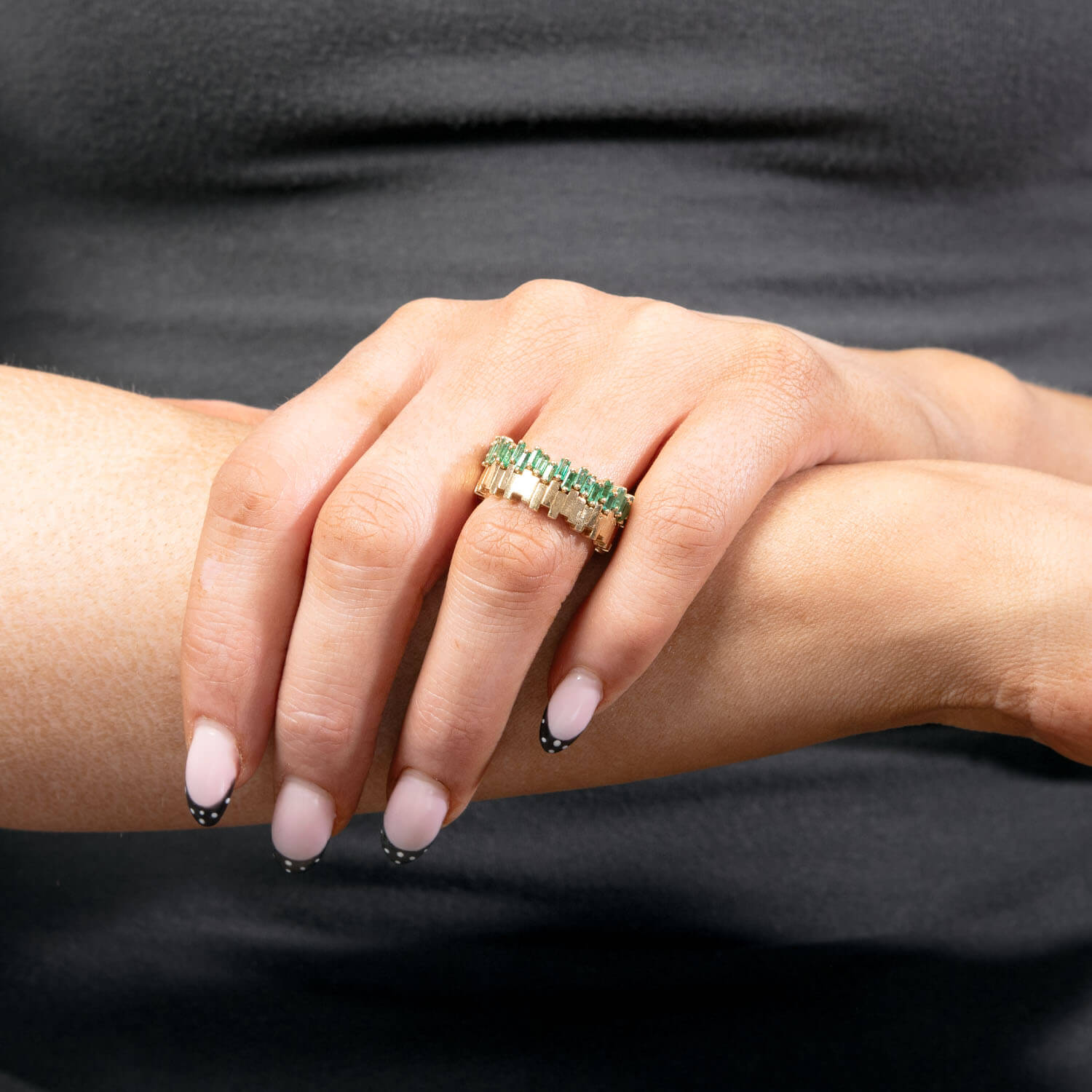 SUZANNE KALAN 18k Emerald Baguette Band