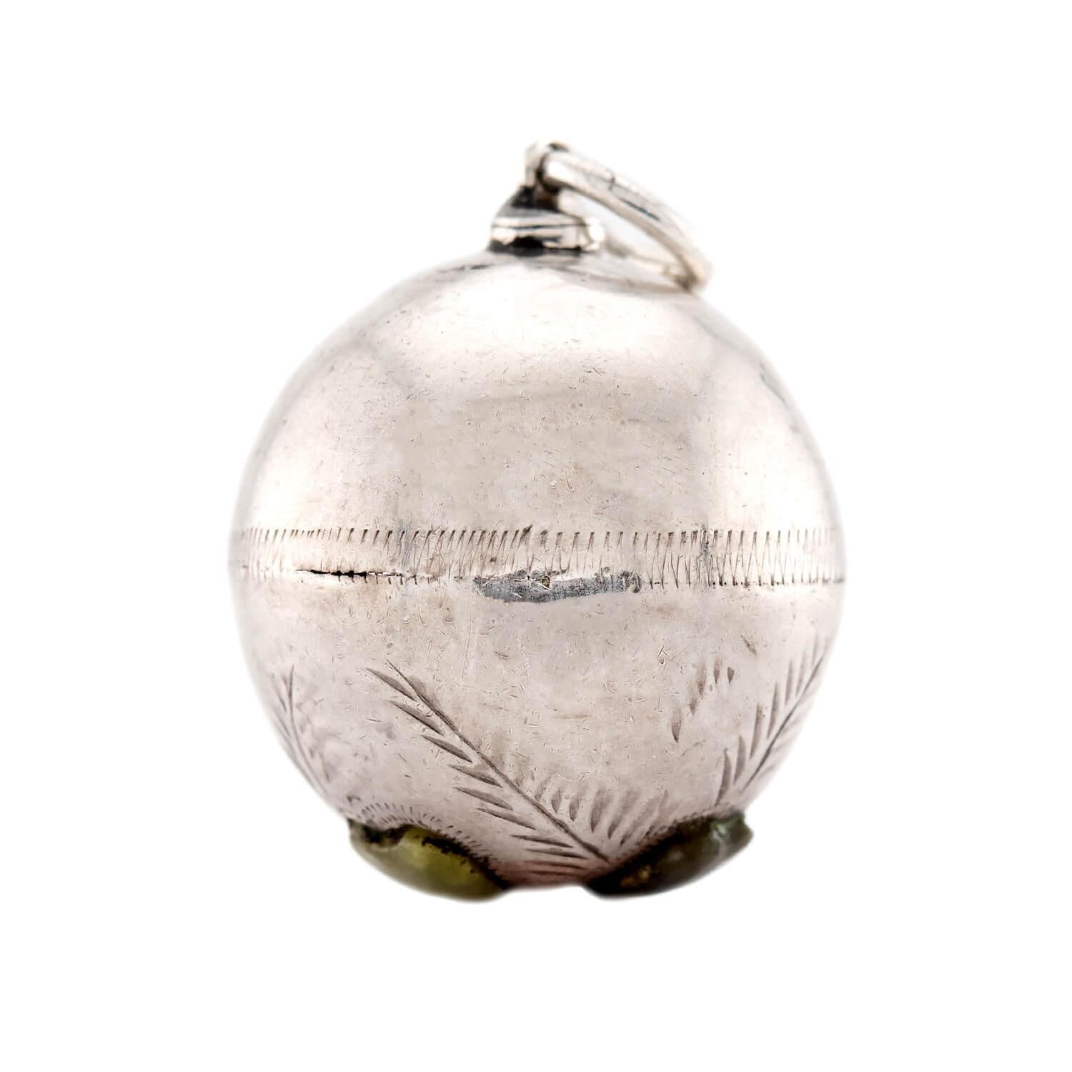 Victorian Sterling Silver Agate Clover-Motif Ball Pendant/Charm