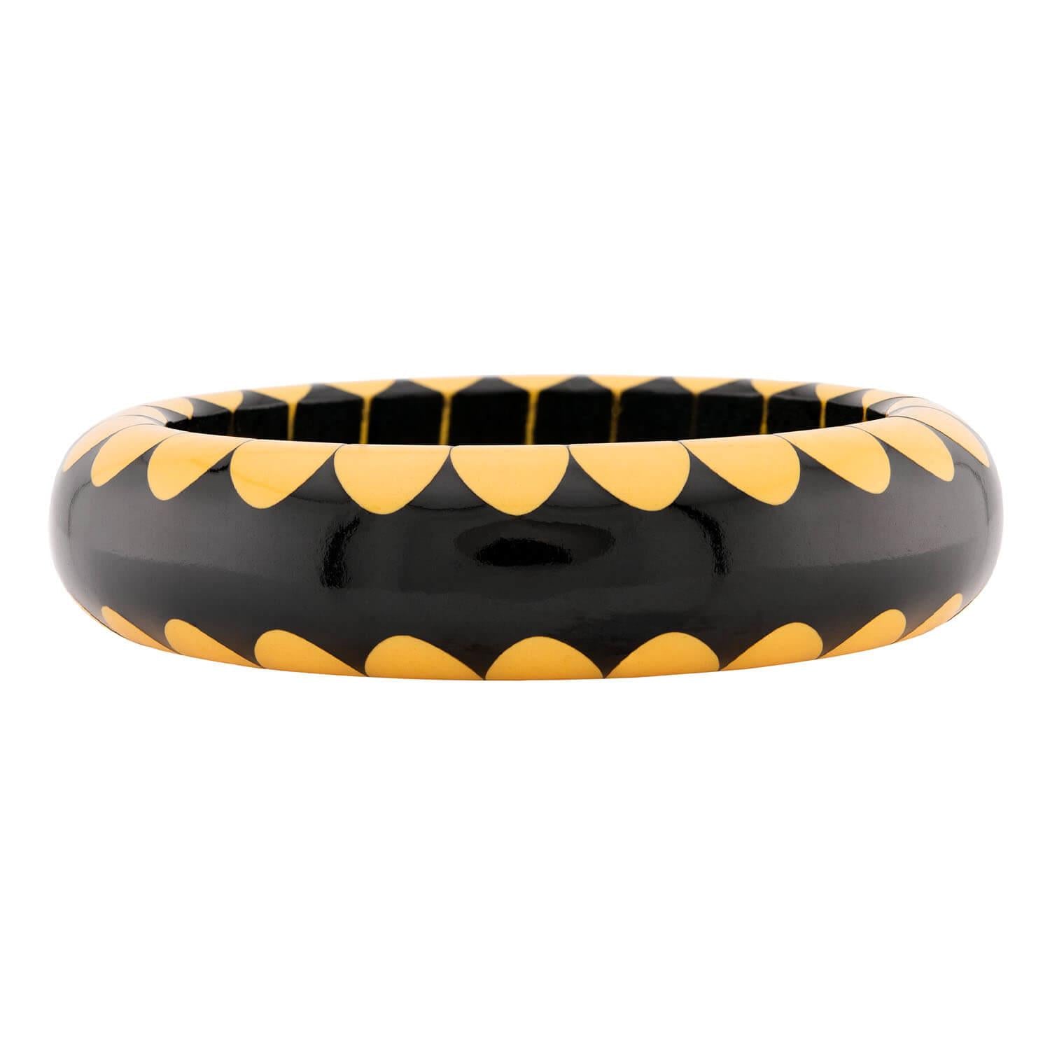 Retro Bakelite Cream Corn and Black Bangle