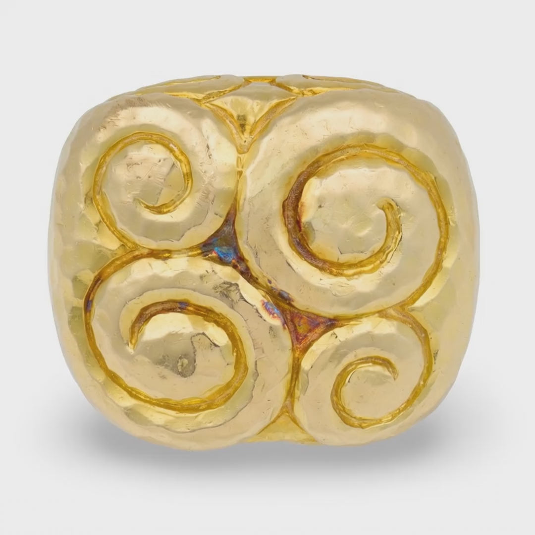 DAVID WEBB Estate 18k Hammered Gold Swirl Ring