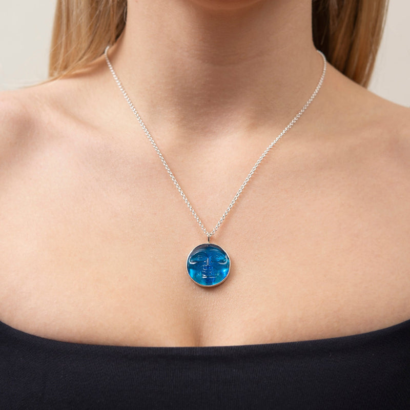 Glass Star Pendant Necklace in Dark Blue/white | Glassons